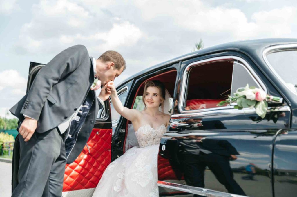 8 Unforgettable Reasons You Need Wedding Limo Service